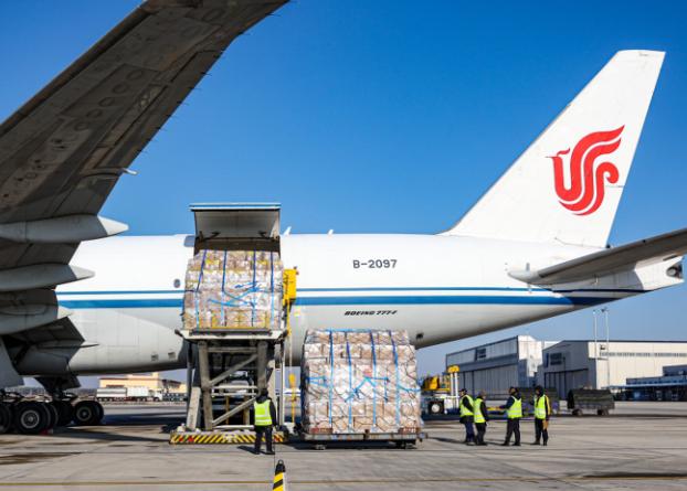 国际空运与海运的区别及选择 空派与海派的优势对比与选择